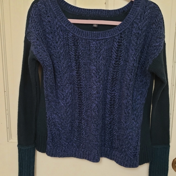 American Eagle Outfitters Round Neck Blue Women's Sweater  Size SP - Picture 2 of 7